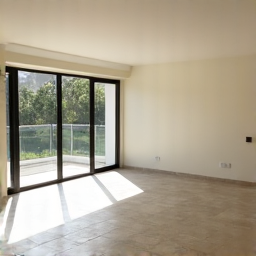 Empty and clean living room after estate cleanout in Oro Valley. This image showcases a spotless living room, ready for renovation or sale after a thorough estate cleanout.